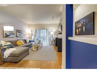 Photo #5: 21637238 Listing