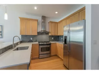 Photo #5: 21637325 Listing