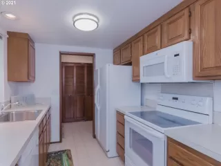 Photo #6: 21638006 Listing