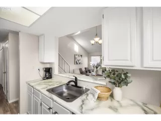 Photo #3: 21638206 Listing 