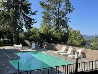 Photo #6: 21639085 Listing