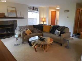 Photo #4: 21639169 Listing