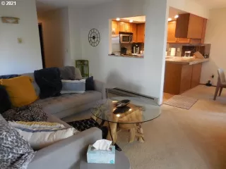 Photo #5: 21639169 Listing