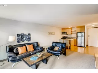 Photo #4: 21639554 Listing