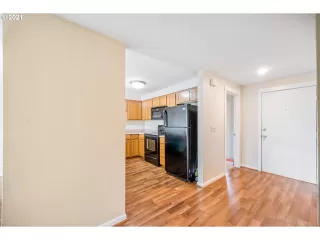 Photo #3: 21640891 Listing