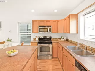 Photo #4: 21641244 Listing