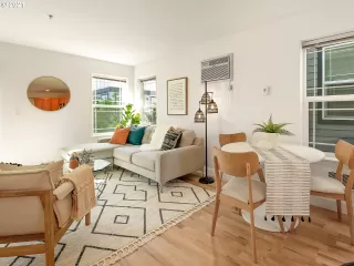 Photo #5: 21641244 Listing