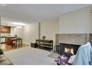 Photo #4: 21641452 Listing