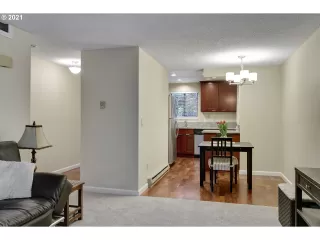 Photo #5: 21641452 Listing