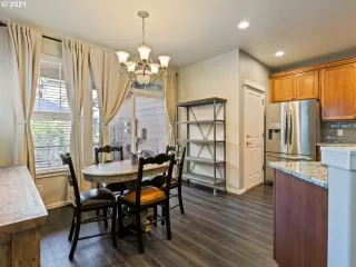 Photo #4: 21642119 Listing