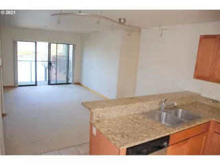 Photo #6: 21642800 Listing 