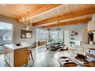 Photo #2: 21642966 Listing