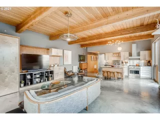 Photo #5: 21642966 Listing