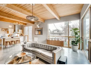 Photo #6: 21642966 Listing