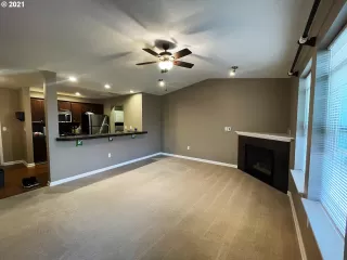 Photo #5: 21643115 Listing