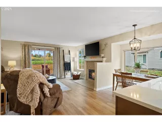 Photo #5: 21643952 Listing 