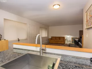 Photo #5: 21644854 Listing