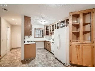 Photo #5: 21645006 Listing