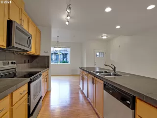 Photo #4: 21645633 Listing