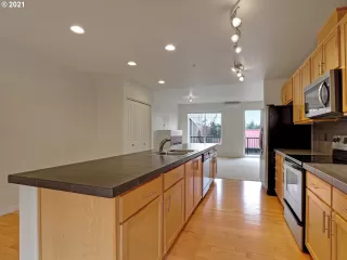 Photo #5: 21645633 Listing