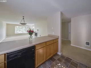 Photo #2: 21645984 Listing