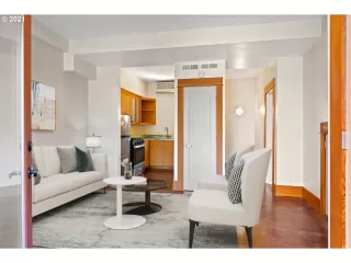 Photo #6: 21646054 Listing 