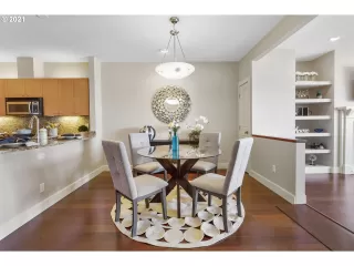 Photo #5: 21646467 Listing