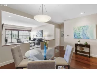 Photo #6: 21646467 Listing