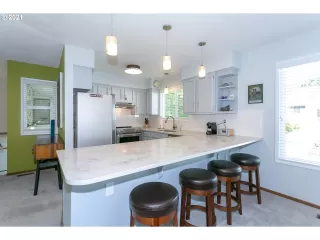 Photo #3: 21646505 Listing