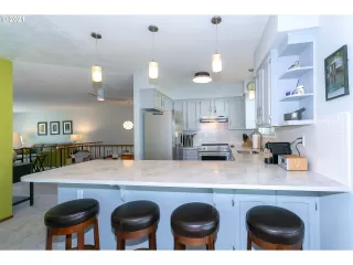 Photo #4: 21646505 Listing