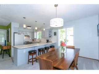 Photo #6: 21646505 Listing