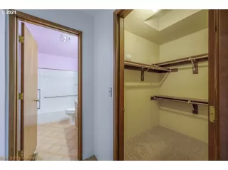 Photo #3: 21646912 Listing