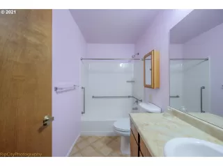 Photo #4: 21646912 Listing