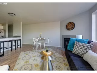 Photo #4: 21647053 Listing