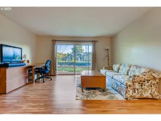 Photo #1: 21647096 Listing