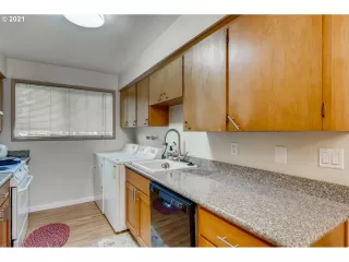 Photo #4: 21647096 Listing