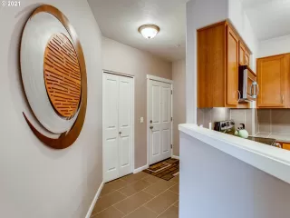 Photo #3: 21647129 Listing