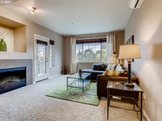 Photo #4: 21647129 Listing