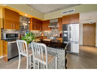 Photo #6: 21647212 Listing