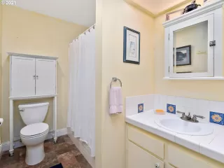 Photo #3: 21647505 Listing 