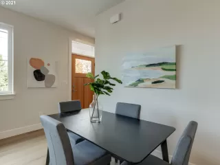 Photo #5: 21647741 Listing