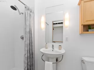 Photo #4: 21648671 Listing