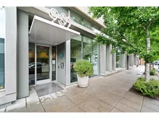 Photo #1: 21648784 Listing