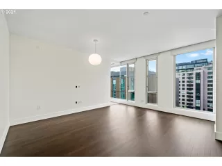 Photo #5: 21648784 Listing