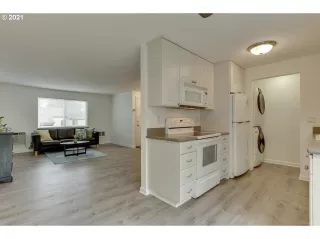 Photo #3: 21649287 Listing