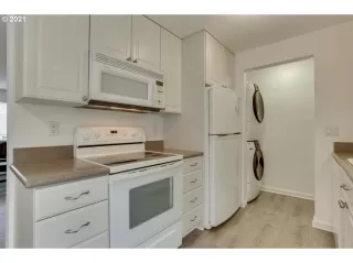 Photo #4: 21649287 Listing