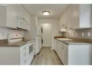 Photo #5: 21649287 Listing