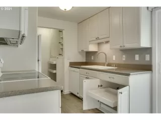 Photo #6: 21649287 Listing