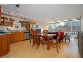 Photo #5: 21649504 Listing 