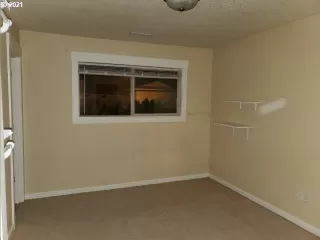 Photo #5: 21649633 Listing